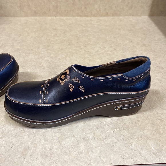 Spring Step L’ Artiste Navy Painted Floral Design Slip On Wedge - Picture 11 of 12